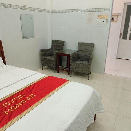 Hotel Khach San Mong An à Vĩnh Hy Extérieur photo