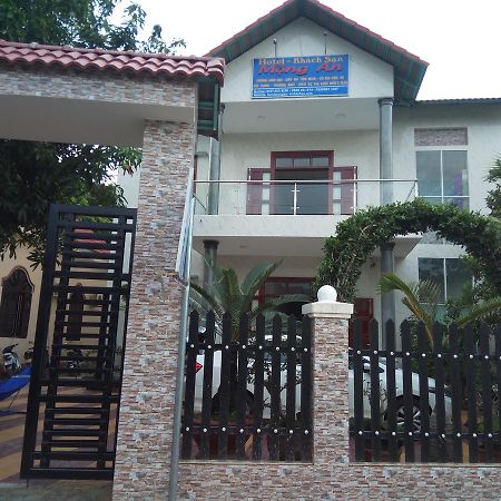 Hotel Khach San Mong An à Vĩnh Hy Extérieur photo