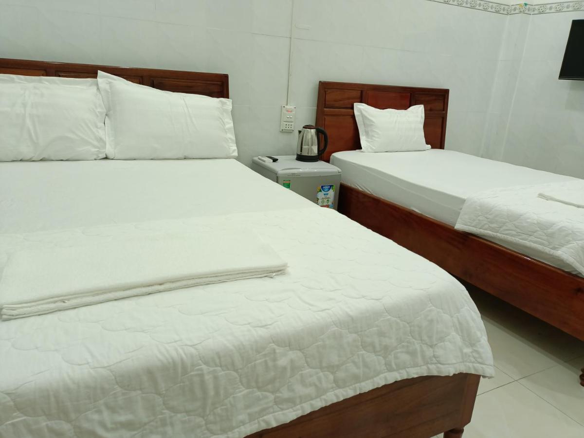 Hotel Khach San Mong An à Vĩnh Hy Extérieur photo