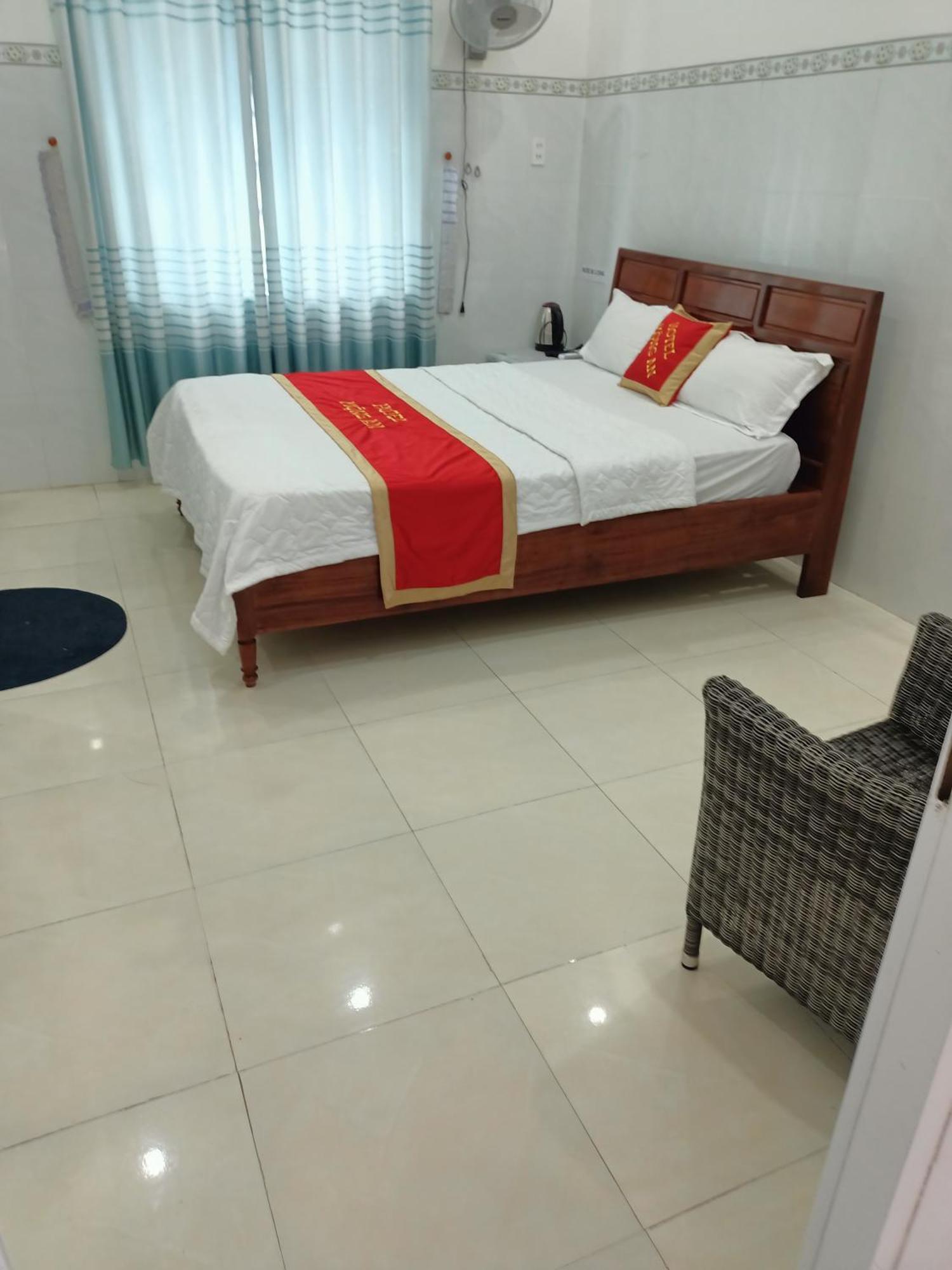 Hotel Khach San Mong An à Vĩnh Hy Extérieur photo