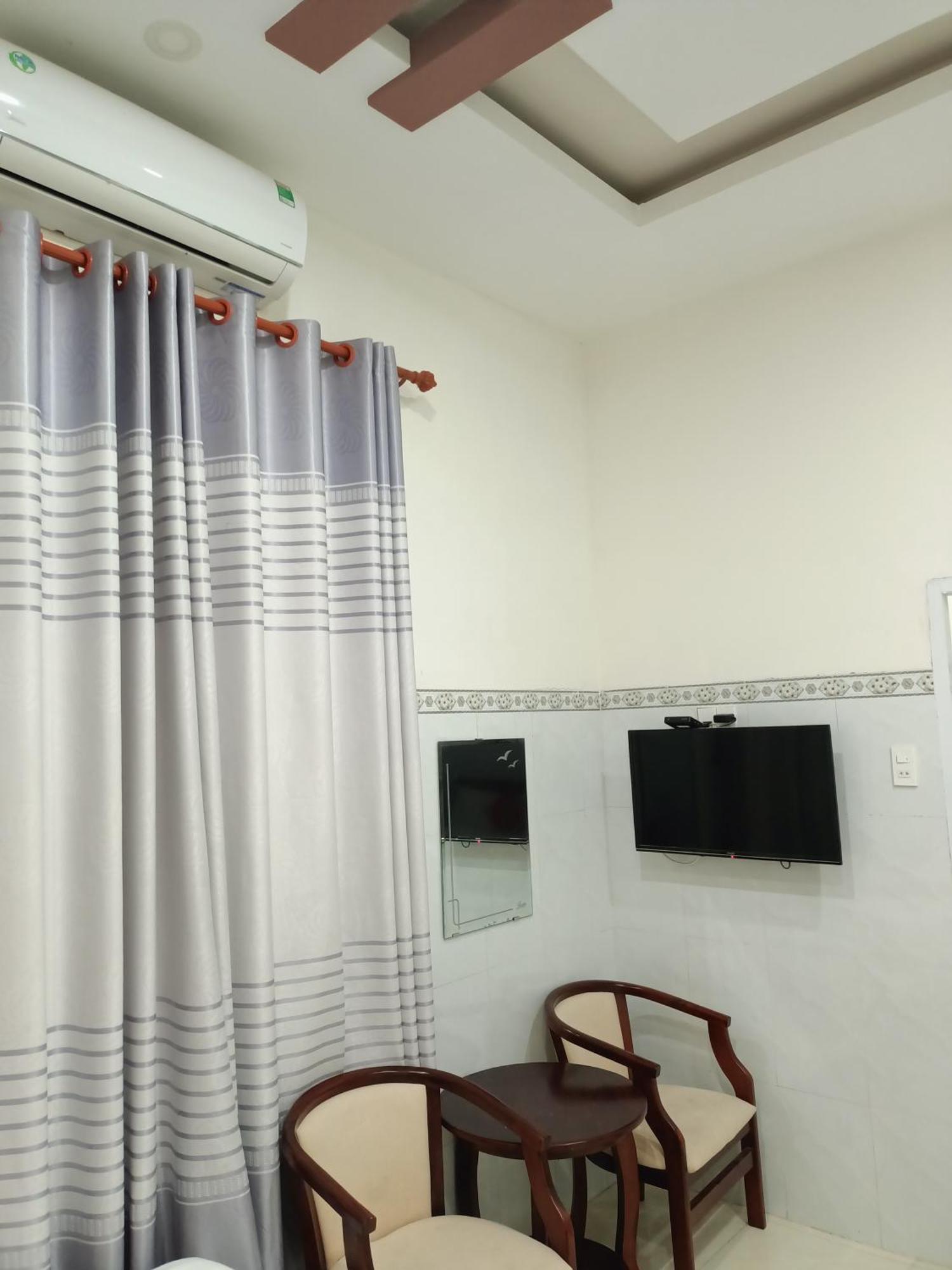 Hotel Khach San Mong An à Vĩnh Hy Extérieur photo