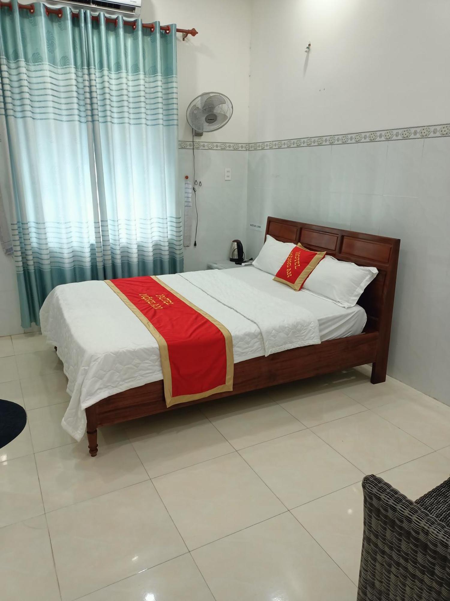 Hotel Khach San Mong An à Vĩnh Hy Extérieur photo
