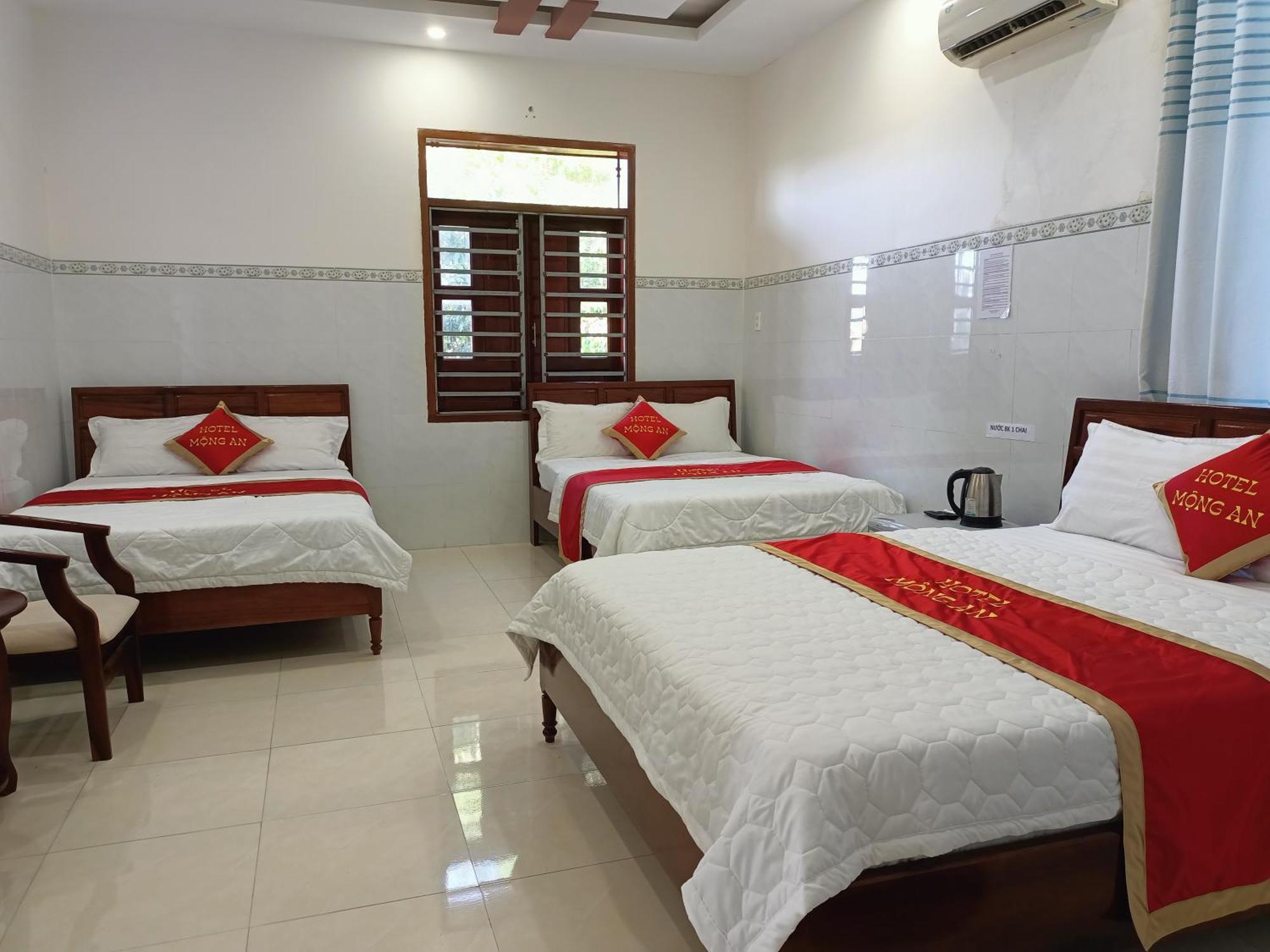 Hotel Khach San Mong An à Vĩnh Hy Extérieur photo