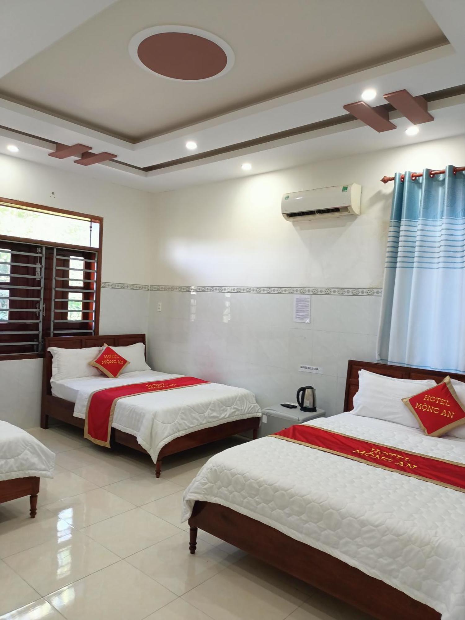 Hotel Khach San Mong An à Vĩnh Hy Extérieur photo