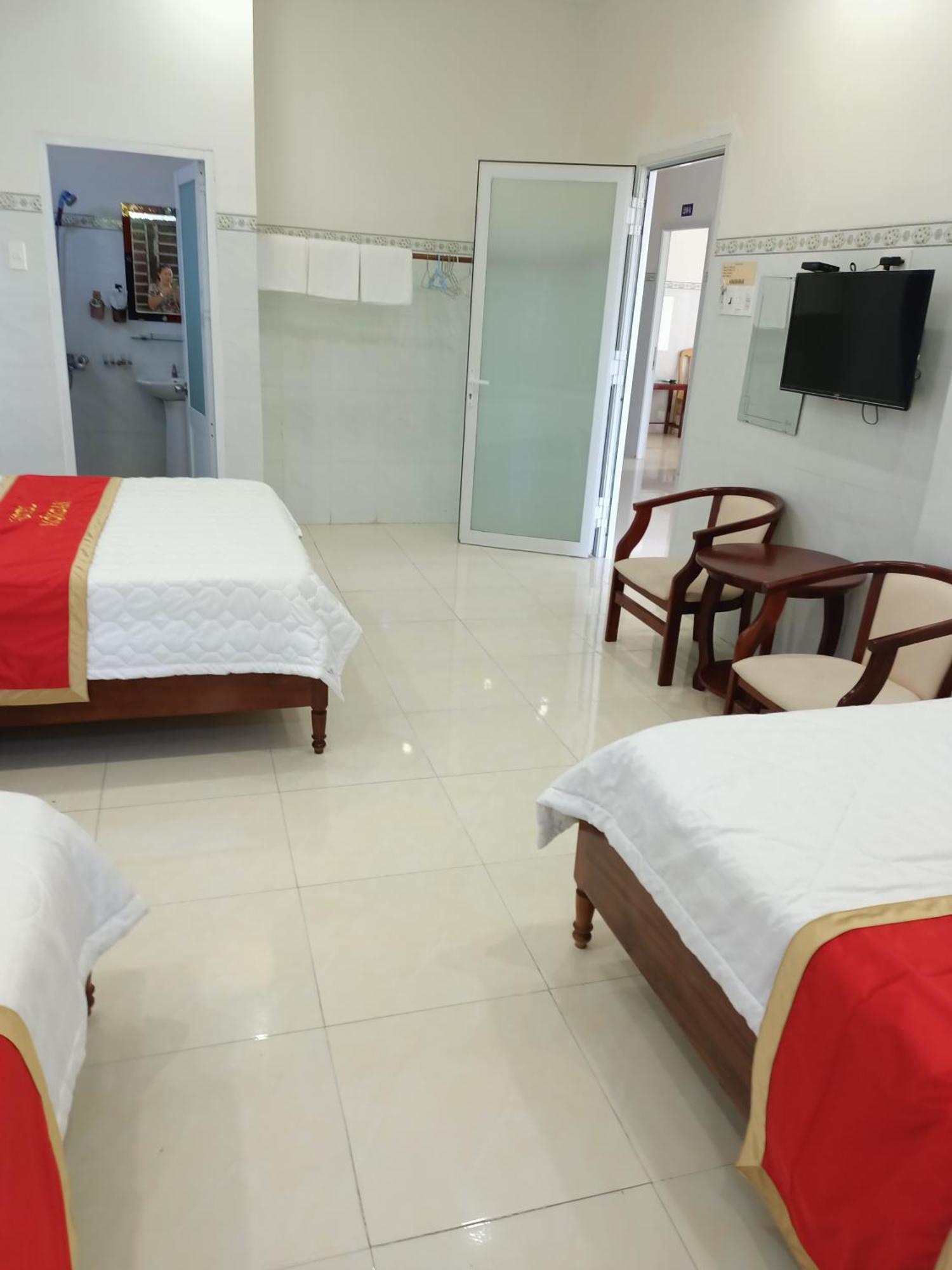 Hotel Khach San Mong An à Vĩnh Hy Extérieur photo