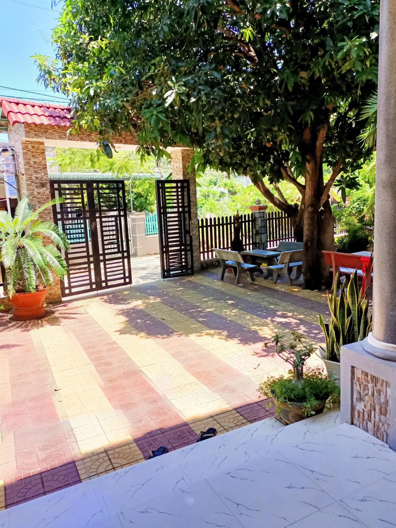 Hotel Khach San Mong An à Vĩnh Hy Extérieur photo