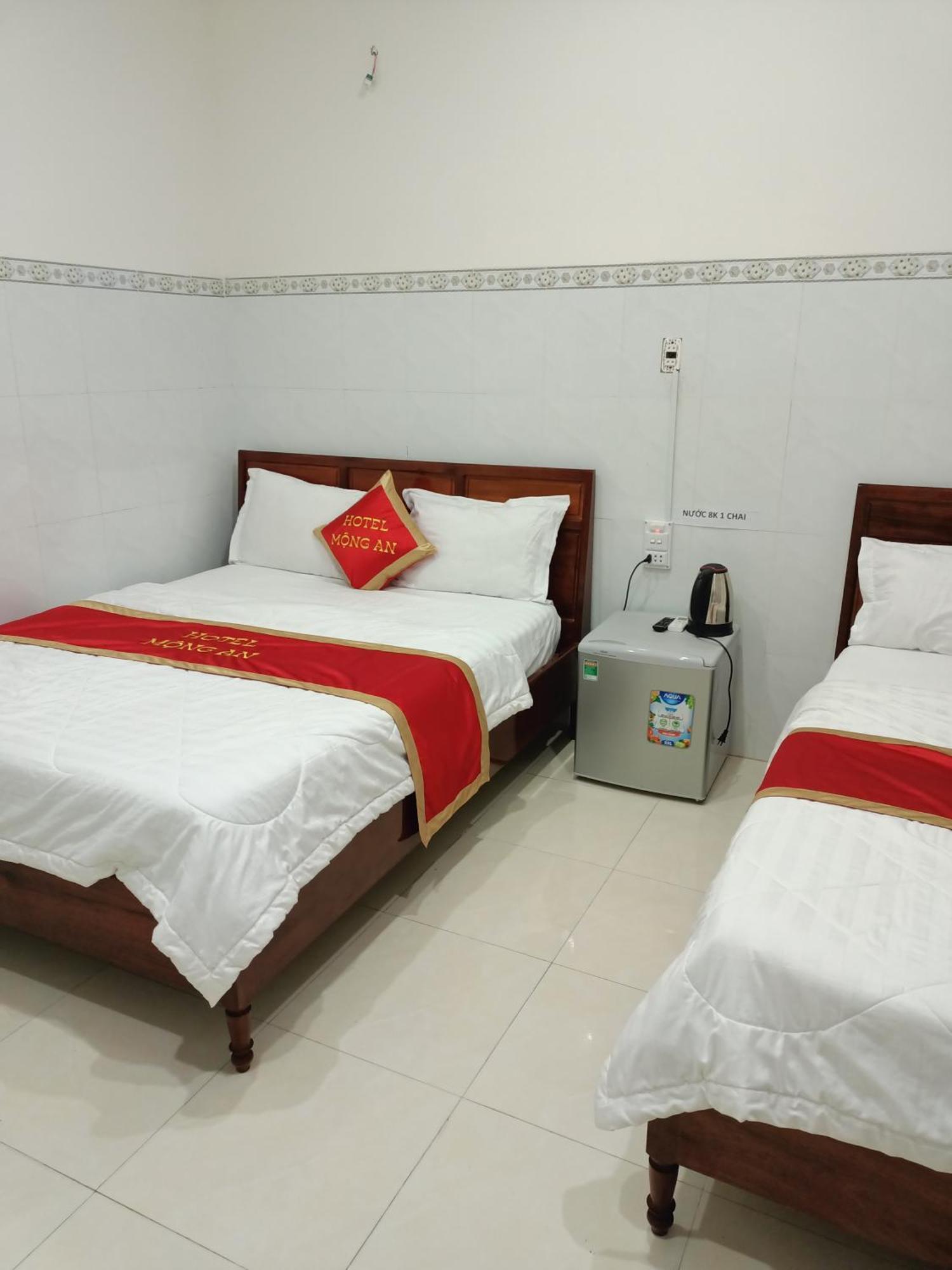 Hotel Khach San Mong An à Vĩnh Hy Extérieur photo