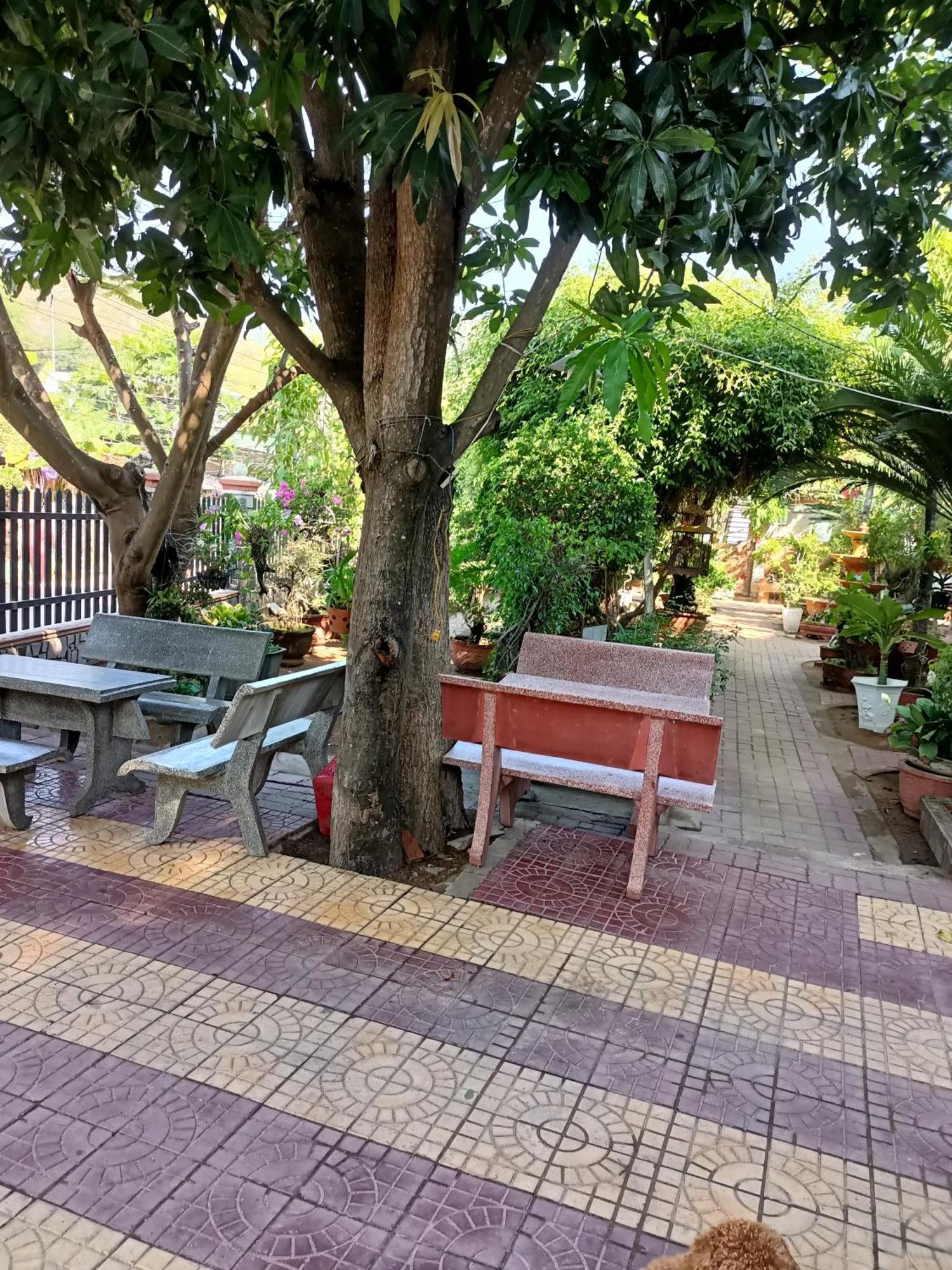 Hotel Khach San Mong An à Vĩnh Hy Extérieur photo