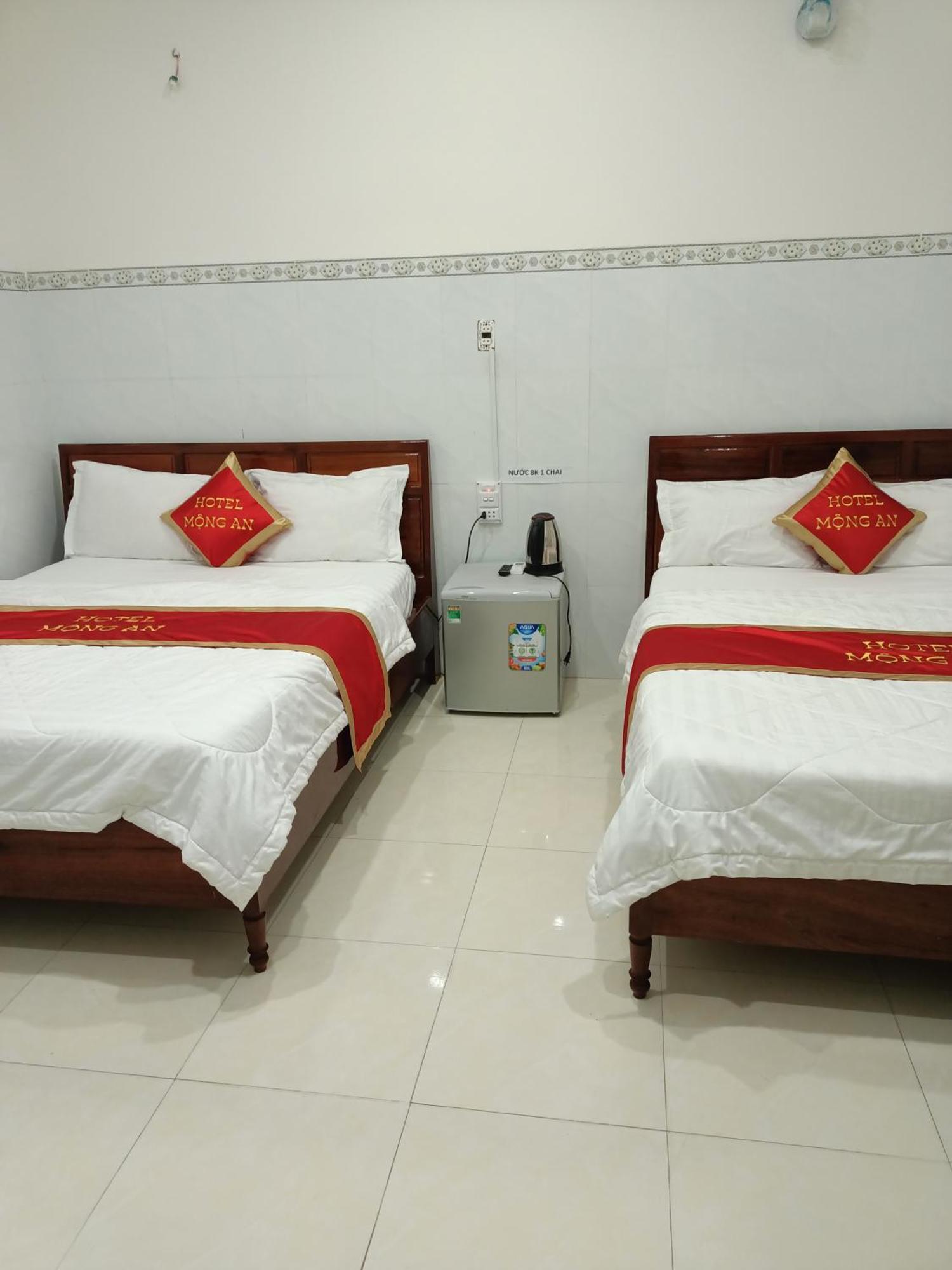 Hotel Khach San Mong An à Vĩnh Hy Extérieur photo