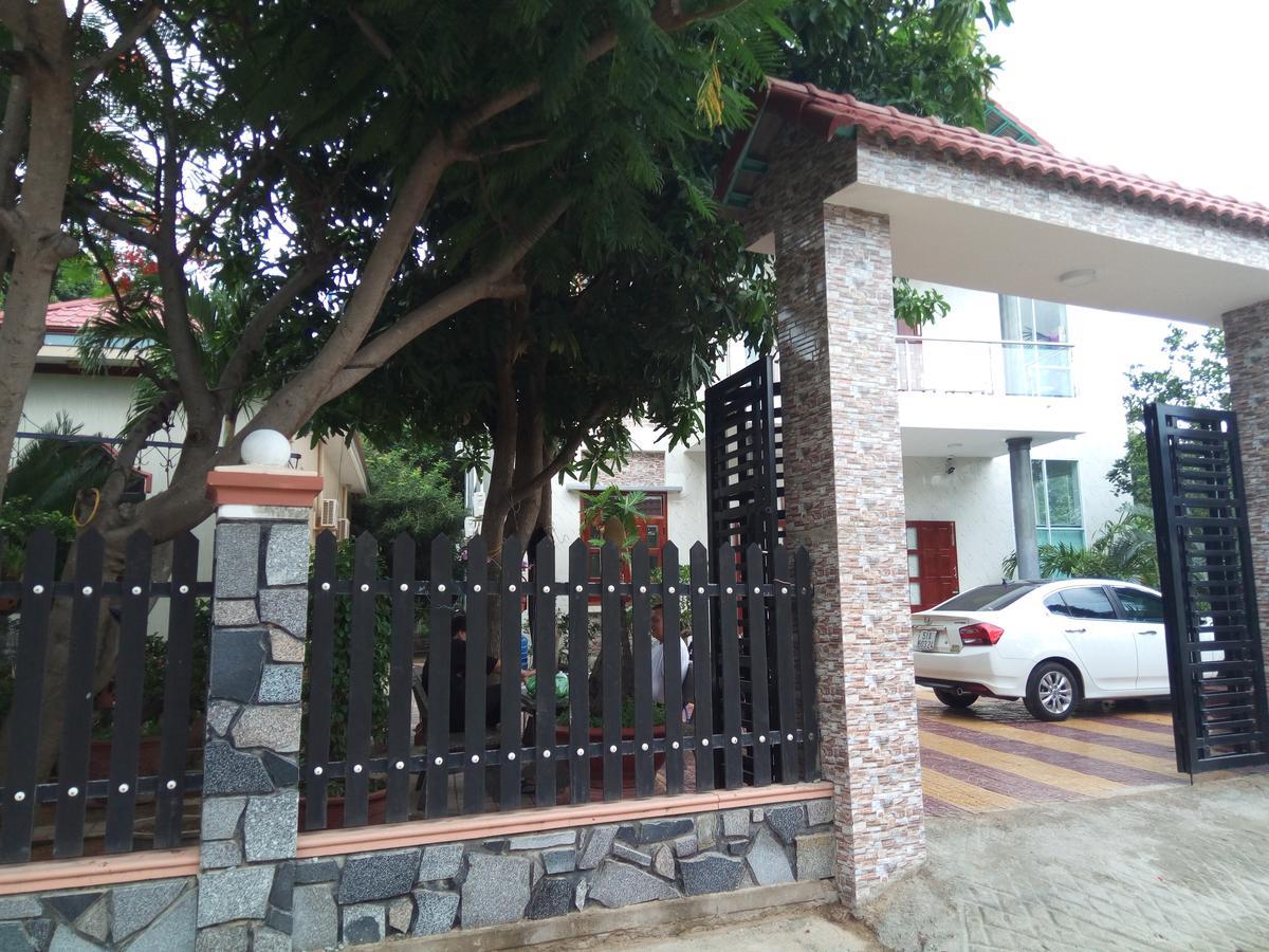 Hotel Khach San Mong An à Vĩnh Hy Extérieur photo