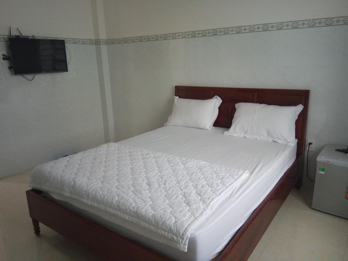 Hotel Khach San Mong An à Vĩnh Hy Extérieur photo