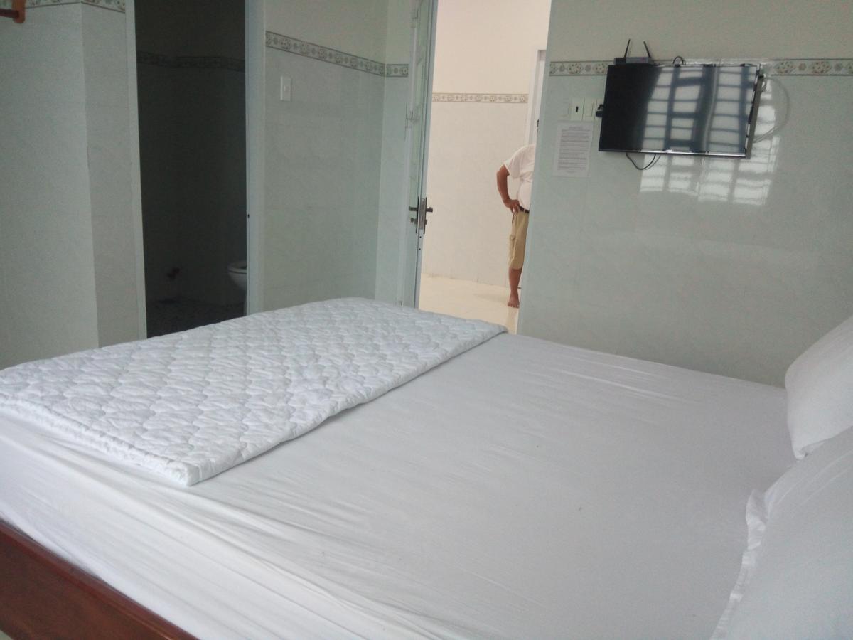 Hotel Khach San Mong An à Vĩnh Hy Extérieur photo